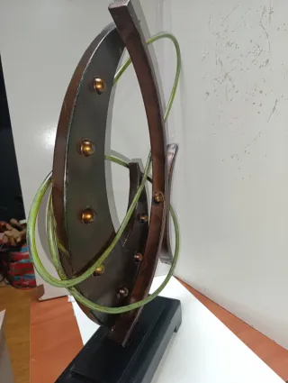 Escultura moderna abstracta