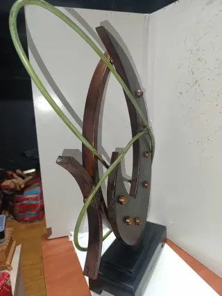 Escultura moderna abstracta