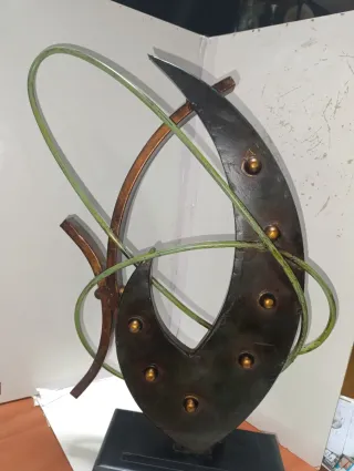 Escultura moderna abstracta