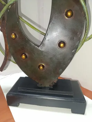 Escultura moderna abstracta