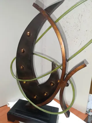 Escultura moderna abstracta