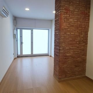 Local comercial en alquiler en El Camp de l'Arpa del Clot en Barcelona