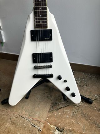 Guitarra Samick Flying V Blanca