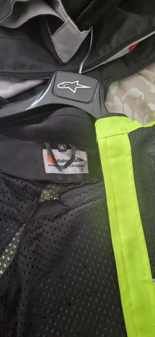 Chaqueta Moto Negra y Amarilla