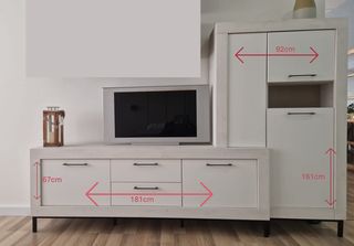 Mueble de comedor blanco y madera