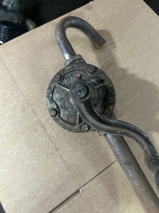 Bomba manual combustible