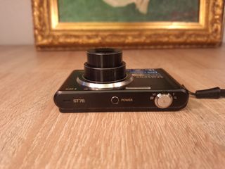 Cámara Digital Samsung ST-76 Roja 16MP HD