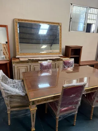 Mueble de salón comedor con espejo