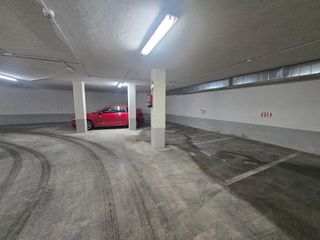 Garaje en venta en Sarria