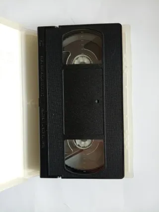 14 Películas VHS Variadas + Regalo