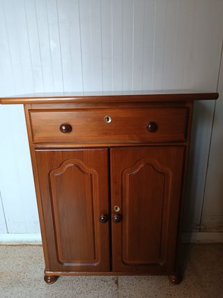 Cómoda antigua de madera