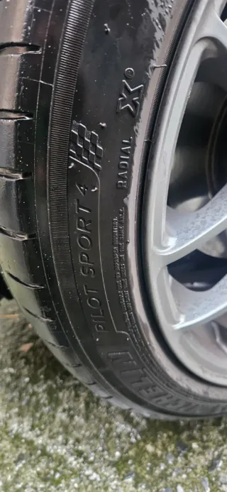 Michelin Pilot Sport 4