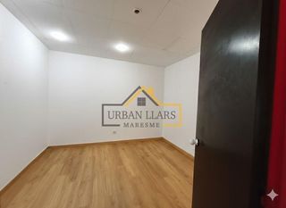 Local comercial en venta en Pubilla Cases en Hospitalet de Llobregat, L´