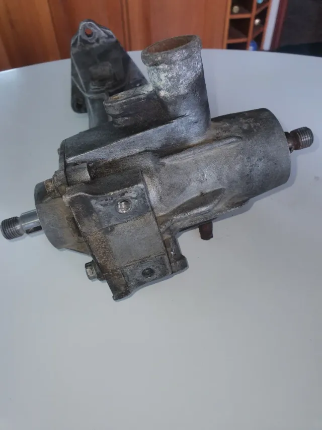 Bomba de agua SEAT 600