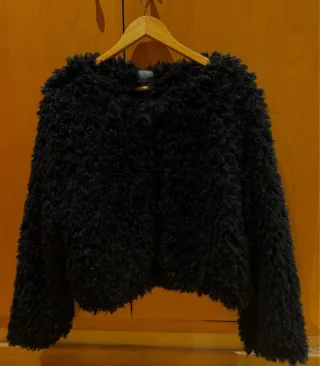 Abrigo corto pelo negro