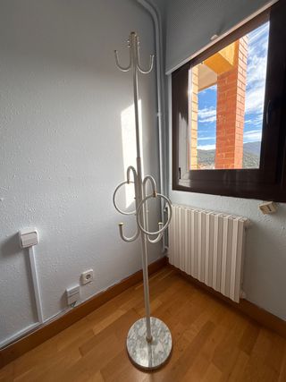 Perchero de pie mármol y metal