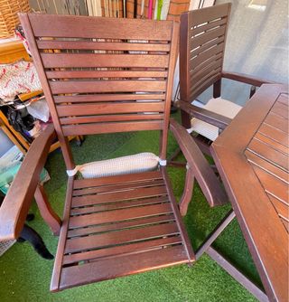 Mesa octogonal y 4 sillas de jardín