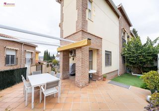 Casa adosada en venta en Zubia (La)