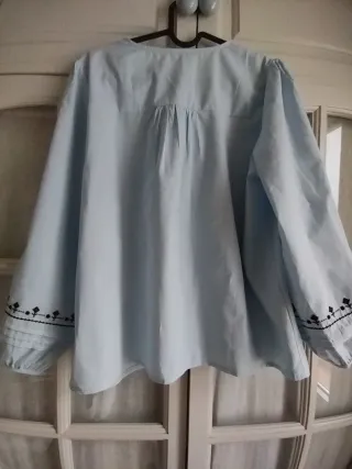 Blusa azu claro l con bordado t. S