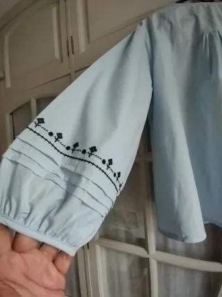 Blusa azu claro l con bordado t. S