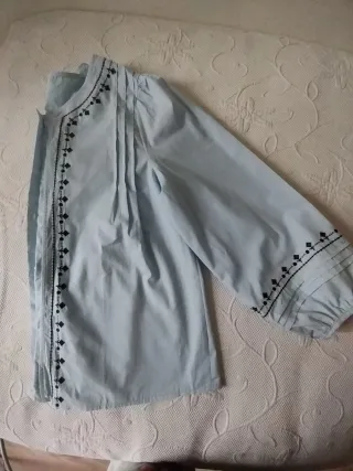 Blusa azu claro l con bordado t. S