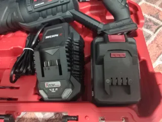 Sierra sable+ Batería 4Ah+cargador rápido