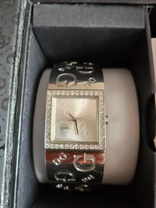 Reloj Guess Plateado Casi Nuevo