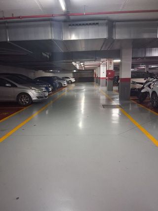 Garaje en alquiler en Singuerlín - Can Franquesa - Les Oliveres en Santa Coloma de Gramanet