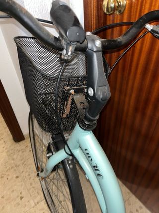 Bicicleta urbana mint con cesta