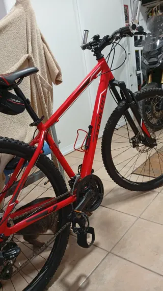 Bicicleta Anakon 29,su presio es 310 euros ,nueva