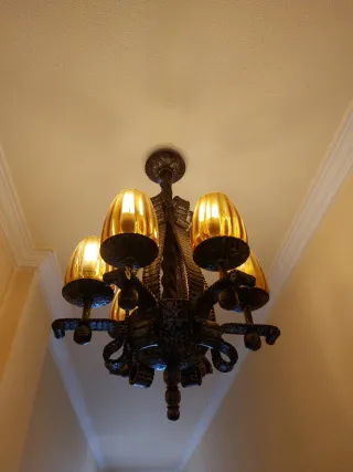 Lámpara de forja y cristal dorado