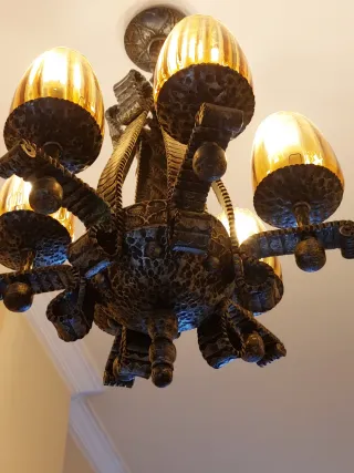 Lámpara de forja y cristal dorado