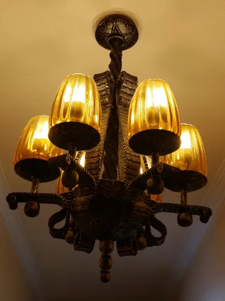 Lámpara de forja y cristal dorado