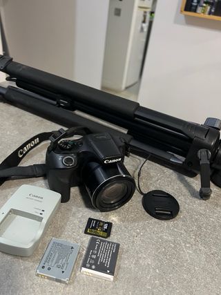Cámara Canon con accesorios 2 baterias, tripode