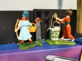 Pastori presepe, 7 euro cad.