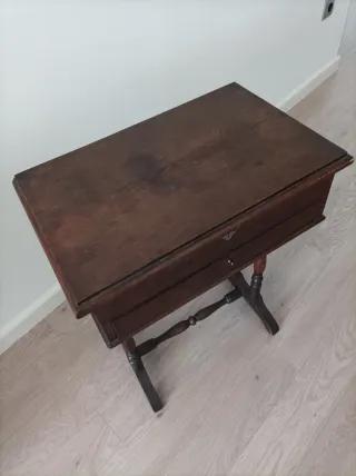 Mueble auxiliar antiguo de madera