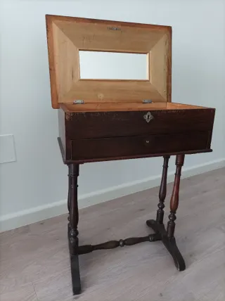 Mueble auxiliar antiguo de madera