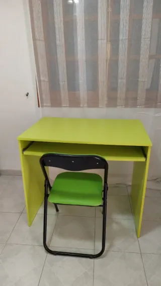 Escritorio y Silla Verde