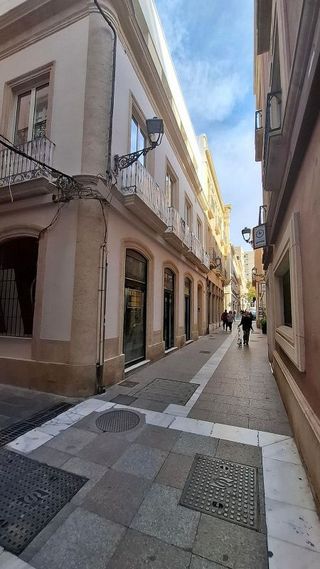 Local comercial en alquiler en Centro en Almería
