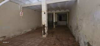 Local comercial en alquiler en El Camp de l'Arpa del Clot en Barcelona