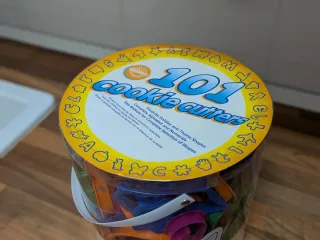 100 moldes para galletas Wilton