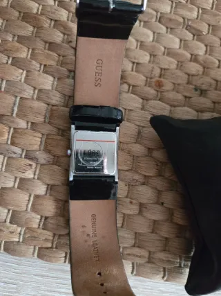 Reloj Guess Negro y Plateado