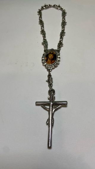 Rosario pequeño con medalla y crucifijo