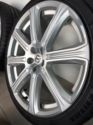 LLANTAS VOLVO 20” V90 ORIGINALES CON NEUMÁTICOS
