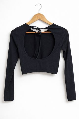 Top negro Stradivarius con espalda abierta T. XS