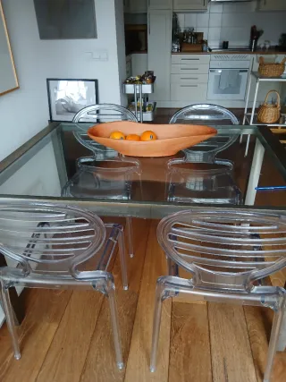 Mesa Acero Pulido y 4 Sillas Transparentes