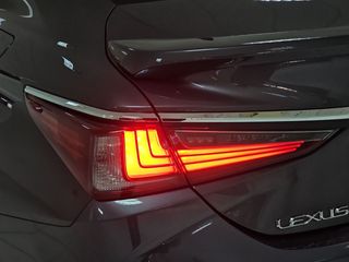 Lexus ES 2.5 300h Premium