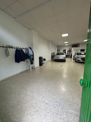 Local comercial en alquiler en Coria del Río