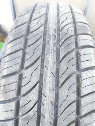 2 Neumáticos 175/65 R14 (20 km uso)