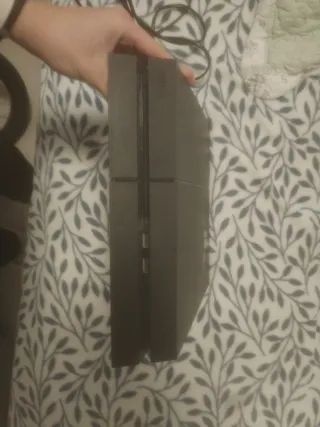 PS4 CUH-1216G Negra con Logo Jordan Dorado